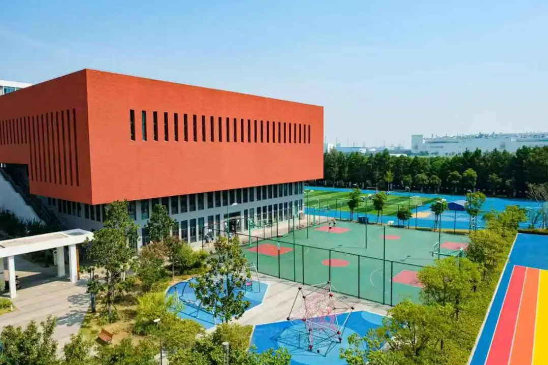 苏州海归子女学校操场.jpg
