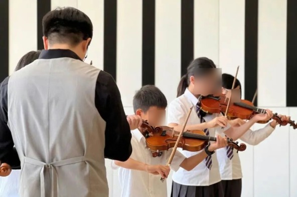 苏州美高学校学生练小提琴.jpg