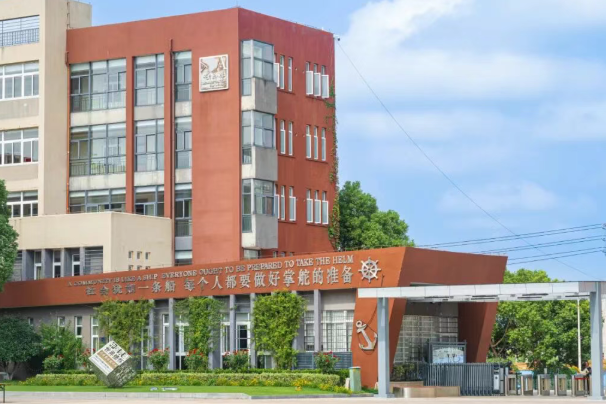 句容碧桂园学校校门口一角.jpg