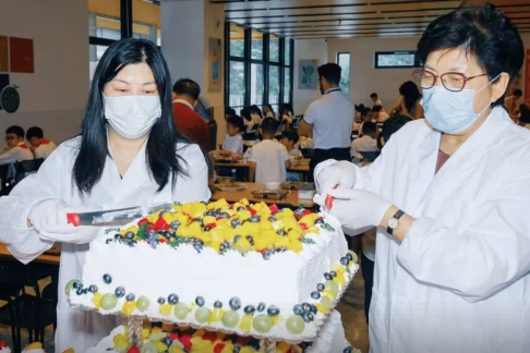 苏州山峰双语学校开学典礼蛋糕.jpg